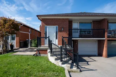 12 Paradelle Crescent, Toronto, On M3n 1e4