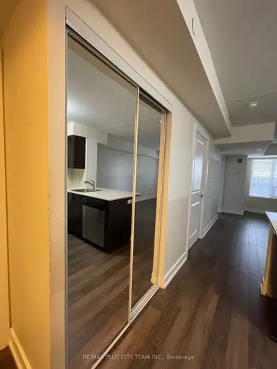 2 Eva Road 1521, Toronto, On M9c 0a9