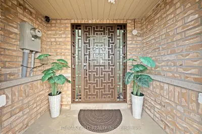 35 Davenhill Road, Brampton, On L6p 3e1