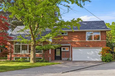 8 Northolt Court, Toronto, On M9a 3b1