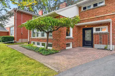 8 Northolt Court, Toronto, On M9a 3b1