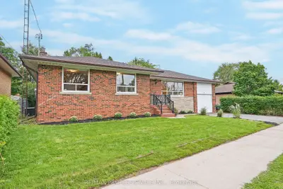 45 Fernalroy Boulevard, Toronto, On M8z 3w2