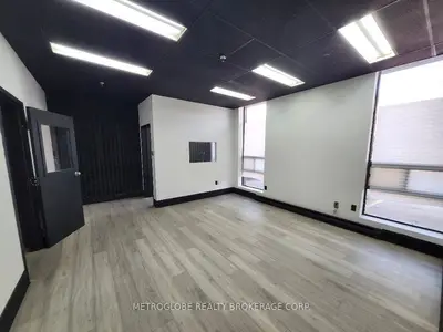 1090 Kamato Road 1 & 2, Mississauga, On L4w 2p3