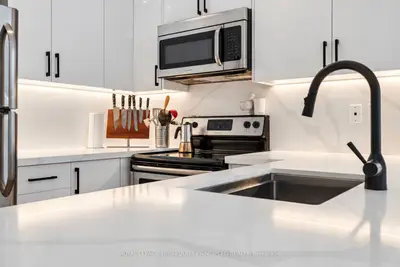 1185 The Queensway 504, Toronto, On M8z 0c6