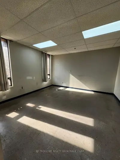 1070 Kamato Road 9, Mississauga, On L4w 2p3