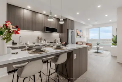 29 York Garden Way 1406, Toronto, On M6a 2v1