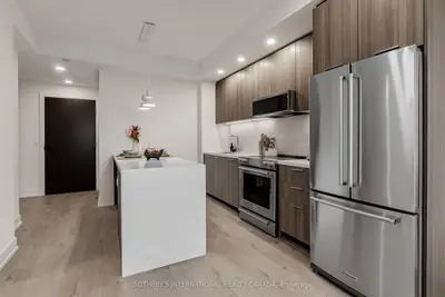 29 York Garden Way 1406, Toronto, On M6a 2v1