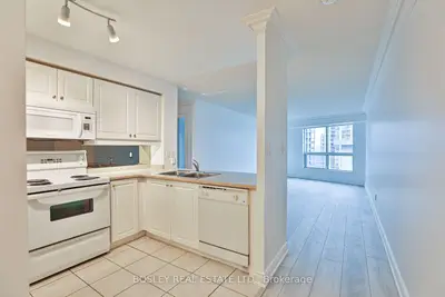 2111 Lake Shore Boulevard W 1512, Toronto, On M8v 4b2