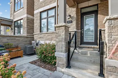 2a Muir Avenue 2, Toronto, On M9l 0a6