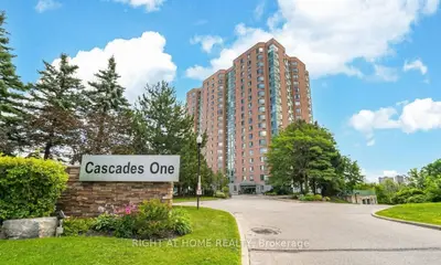 61 Markbrook Lane 706, Toronto, On M9v 5e7