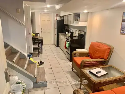 487 Indian Grove # 3, Toronto, On M6p 2j1