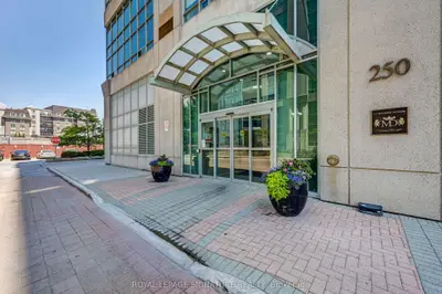 250 Manitoba Street 714, Toronto, On M8y 4g8