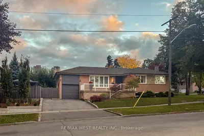 82 Renault Crescent, Toronto, On M9p 1j6