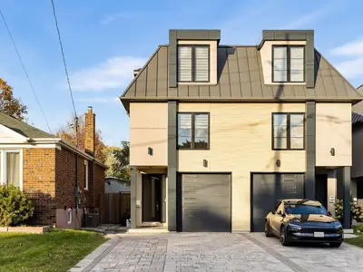 41 B Maple Avenue N, Mississauga, On L5h 2r9