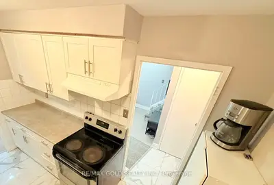 2095 Roche Court 179, Mississauga, On L5k 2c8
