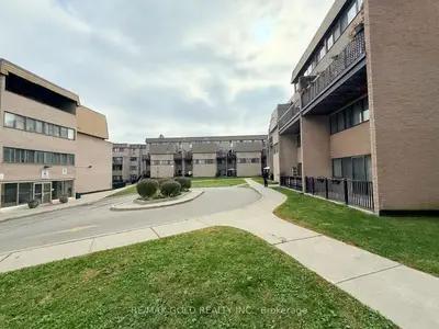 2095 Roche Court 179, Mississauga, On L5k 2c8