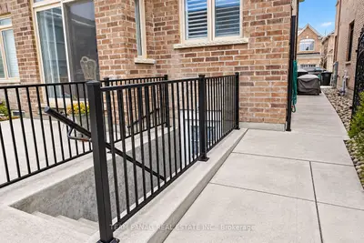 3 Fascination Street B, Brampton, On L6r 4a1