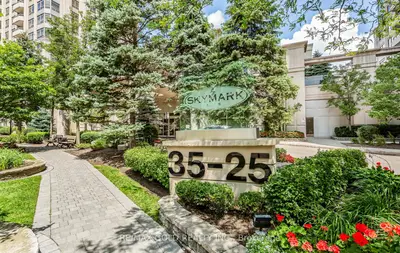 25 Kingsbridge Grdn Circle 224, Mississauga, On L5r 4b1