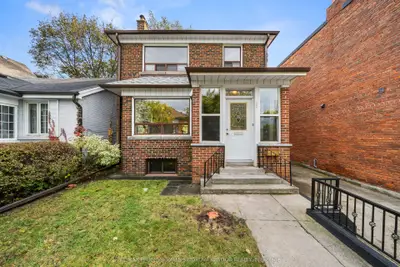 495 St Johns Road, Toronto, On M6s 2l6