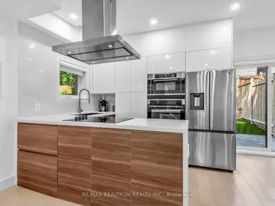 1526 Davenport Road, Toronto, On M6h 2h8