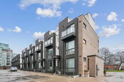 26 Fieldway Road 46, Toronto, On M8z 3l2