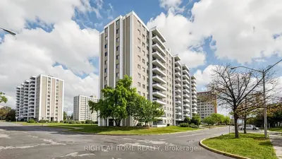 100 Lotherton Pathway 904, Toronto, On M6b 2g8