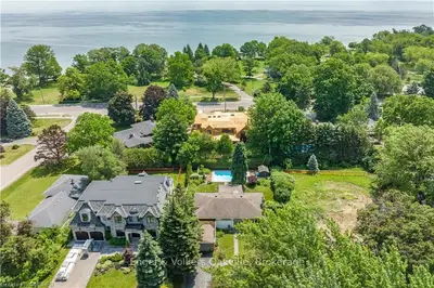 86 Selgrove Crescent, Oakville, On L6l 1l3
