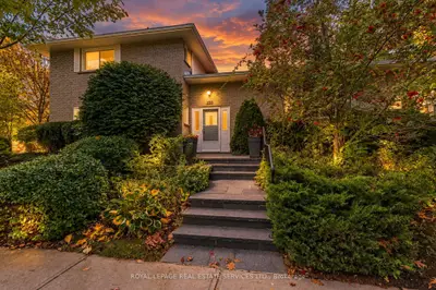 220 Edenbridge Drive, Toronto, On M9a 3h1