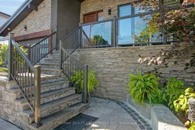 2683 Kingsberry Crescent, Mississauga, On L5b 2k6