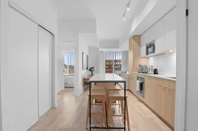 220 Missinnihe Way, Mississauga, On L5h 0a9