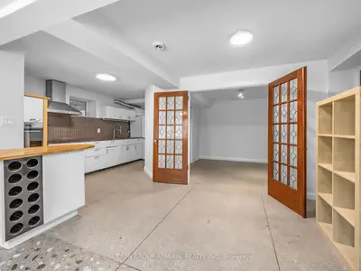 246 Ellis Avenue Lower, Toronto, On M6s 2x2