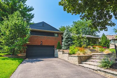 794 Falcon Boulevard, Burlington, On L7t 3b3