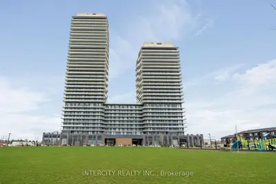 15 Skyridge Drive E 1018, Brampton, On L6p 4s3