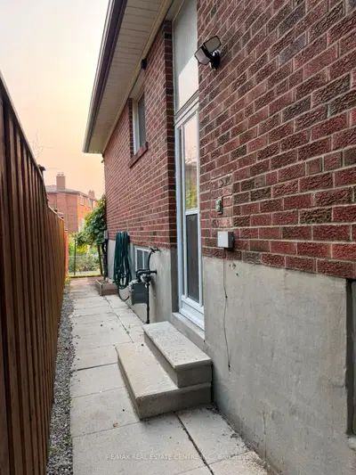 82 Sharpecroft Boulevard Basement, Toronto, On M3j 1p4