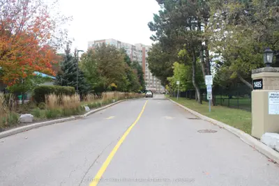 1485 Lakeshore Rd. E 518, Mississauga, On L5e 3g2