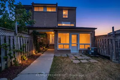 248 John Garland Boulevard 82, Toronto, On M9v 1n8