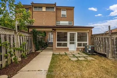 248 John Garland Boulevard 82, Toronto, On M9v 1n8