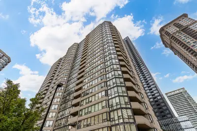 330 Rathburn Road W 705, Mississauga, On L5b 3y1