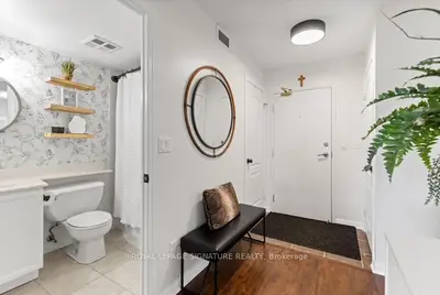 1150 Parkwest Place 207, Mississauga, On L5e 3k4