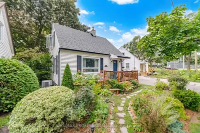 8 Smith Crescent, Toronto, On M8z 3x5