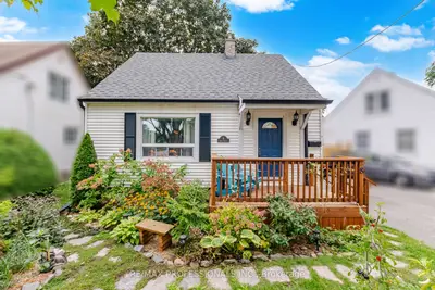 8 Smith Crescent, Toronto, On M8z 3x5
