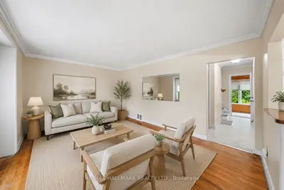 27 Sunray Crescent, Toronto, On M3m 2c4