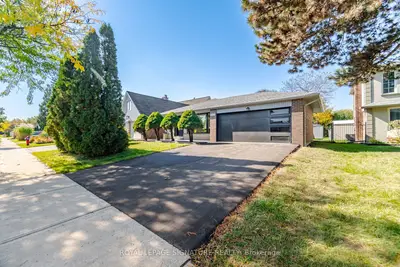 2651 Thorn Lodge Drive, Mississauga, On L5k 1l1