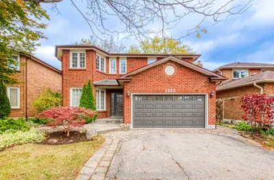 1323 Greenwood Crescent, Oakville, On L6j 6v7