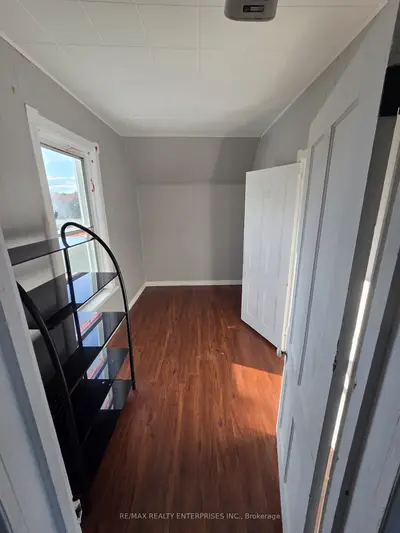 8 Victoria Street E, Caledon, On L7c 0c5
