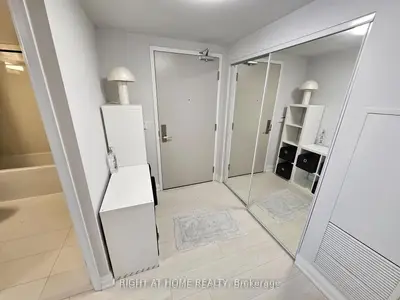 30 Gibbs Road 3001, Toronto, On M9b 0e4