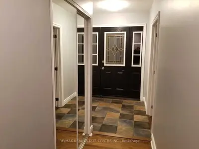 363 Duncombe Drive, Burlington, On L7l 4m2