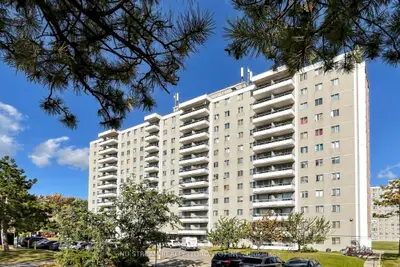 100 Lotherton Pathway 604, Toronto, On M6b 2g8