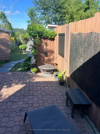 128 Spears Street, Toronto, On M6n 3x7