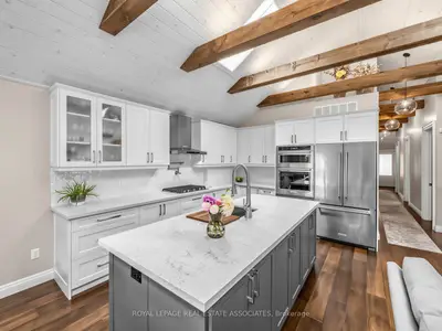 41 Ringley Avenue, Toronto, On M8y 1p3